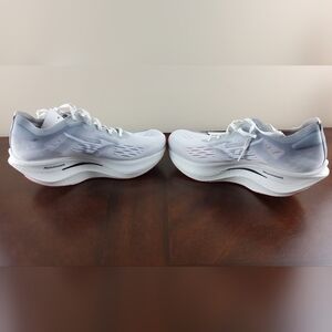 Women Mizuno Wave Rebellion Pro 2 Size 9